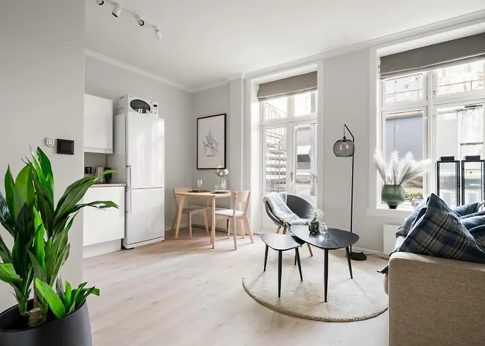 Apartment Beds - Unbeatable Location! *